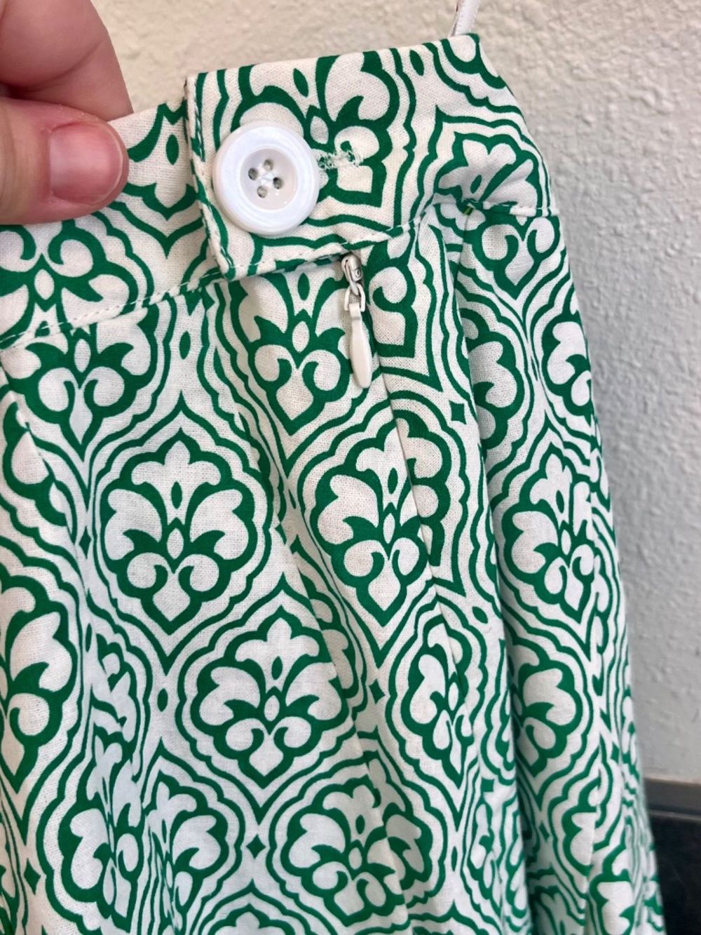 NWT THML Anthropologie Green White Fleur de Lis Print Pleated Skirt Size Medium - Picture 5 of 9